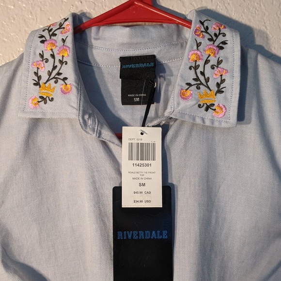 Riverdale Betty Embroidered Tie Front Crop Top - Picture 5 of 5